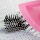 Как почистить щетку для волос